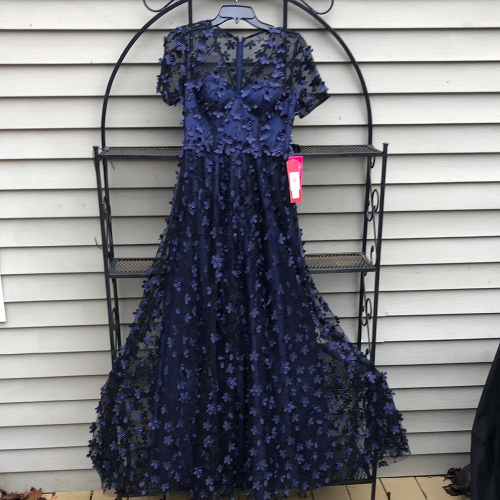 Carmen Marc Valvo Infusion Elegant Navy Floral Gown 2 NWT